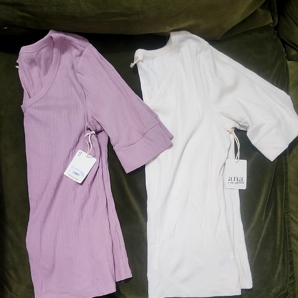 Set of Two V-Neck T-Shirts in Purple and White